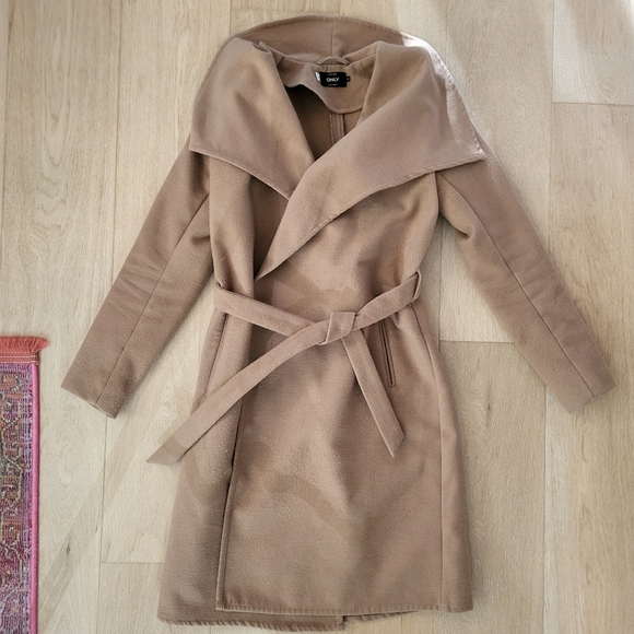 ONLY beige wrap wool coat with belt. Vegan, cruelty free 🤍 - Picture 4 of 15